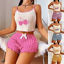Pijama Cherry Blossom (Talla M) – Dulzura y Estilo Rosado Descripción: