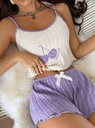 Pijama Cherry Blossom (Talla M) – Dulzura y Estilo Rosado Descripción: